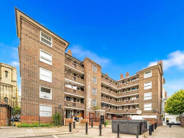 3 bedroom flat for sale