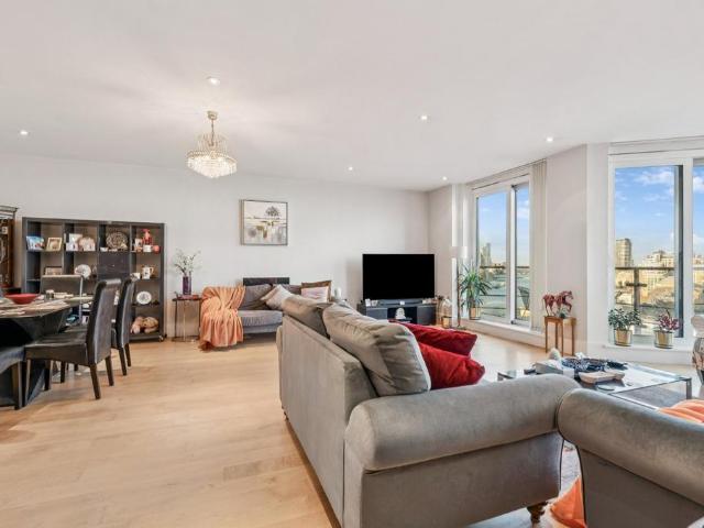 3 bedroom flat for sale