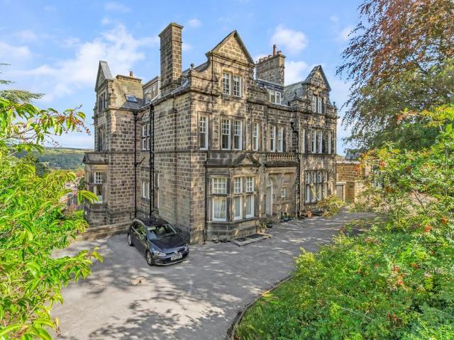 3 bedroom flat for sale