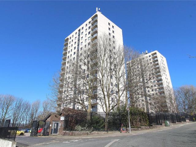 3 bedroom flat for sale