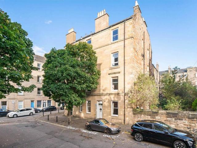 3 bedroom flat for sale