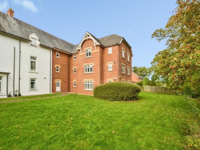 3 bedroom flat for sale