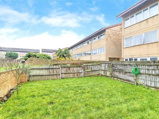 3 bedroom flat for sale