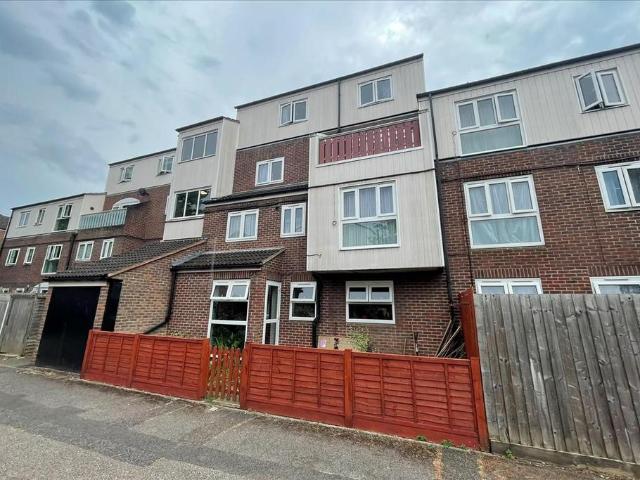 3 bedroom flat for sale