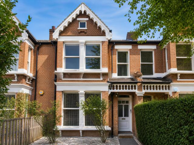 3 bedroom flat for sale