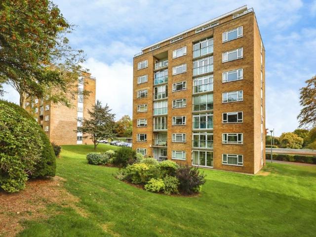 3 bedroom flat for sale