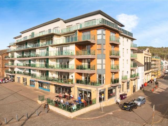 3 bedroom flat for sale
