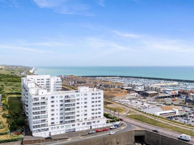 3 bedroom flat for sale