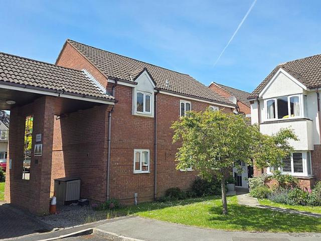 3 bedroom flat for sale