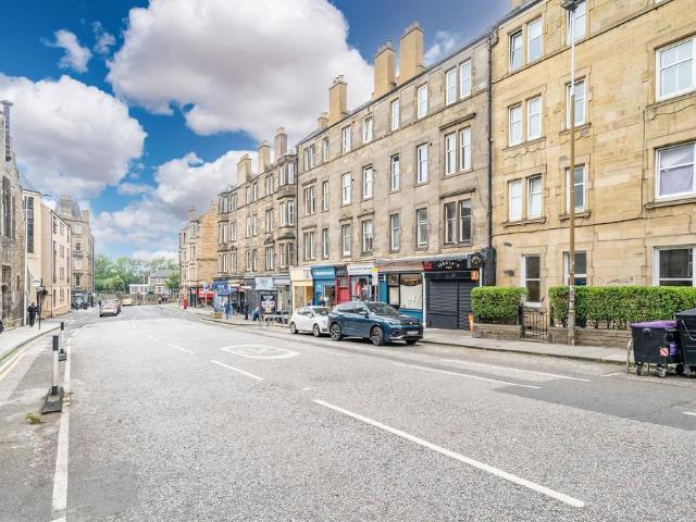 3 bedroom flat for sale