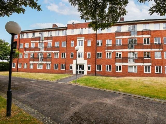 3 bedroom flat for sale