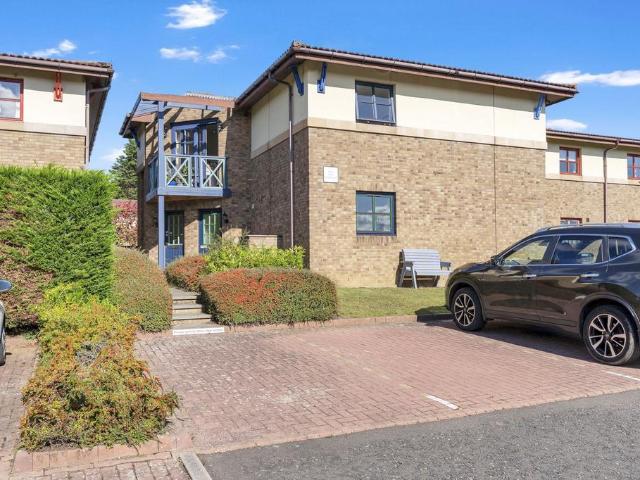 3 bedroom flat for sale