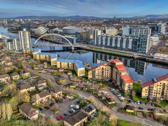 3 bedroom flat for sale