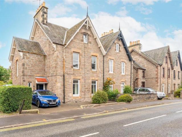 3 bedroom flat for sale