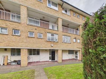 3 bedroom flat for sale