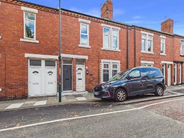 3 bedroom flat for sale