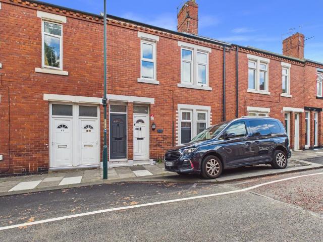 3 bedroom flat for sale