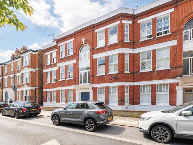 3 bedroom flat for sale