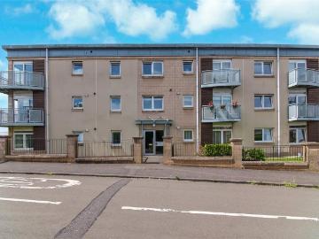3 bedroom flat for sale