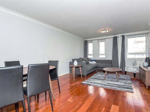 3 bedroom flat for sale