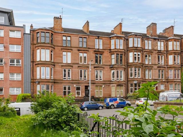 3 bedroom flat for sale