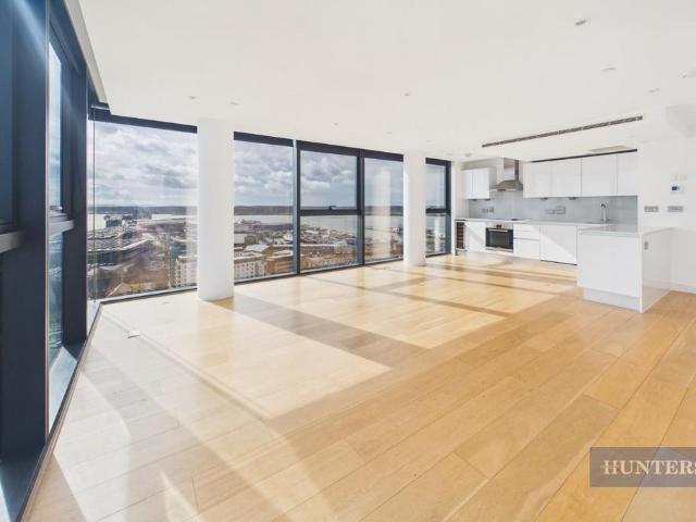 3 bedroom flat for sale
