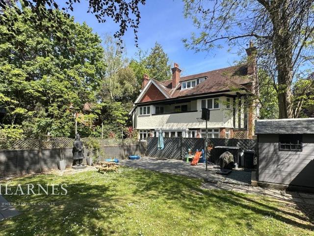 3 bedroom flat for sale