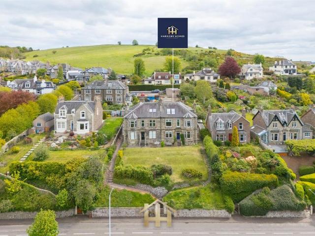 3 bedroom flat for sale