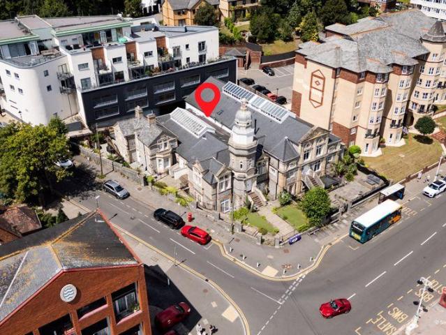 3 bedroom flat for sale