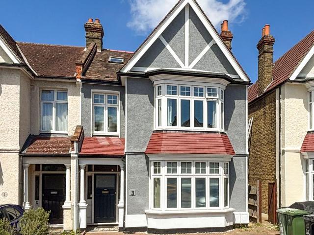 3 bedroom flat for sale