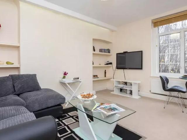3 bedroom flat for sale