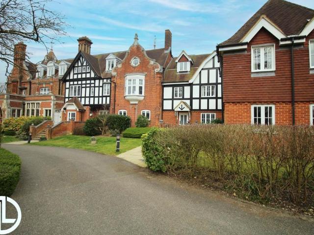 3 bedroom flat for sale