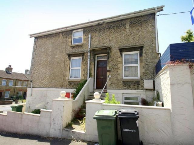 3 bedroom flat for sale