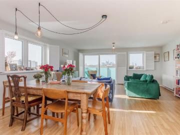 3 bedroom flat for sale