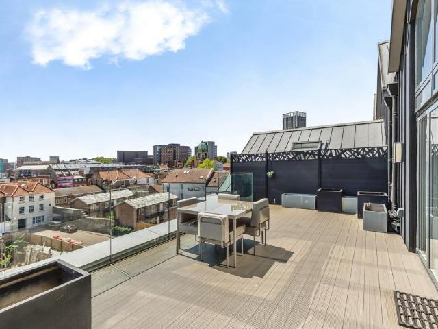 3 bedroom flat for sale