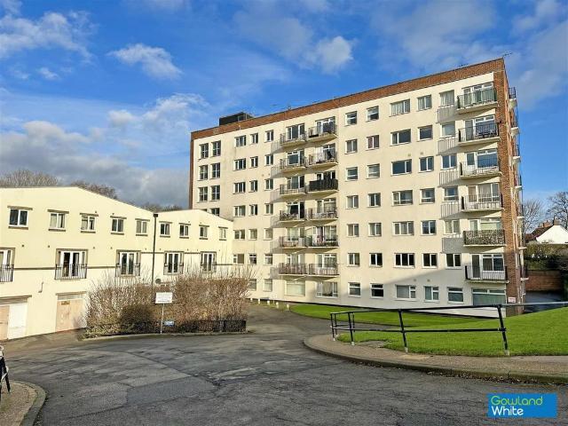 3 bedroom flat for sale