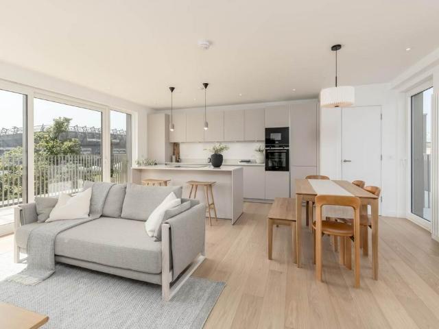 3 bedroom flat for sale