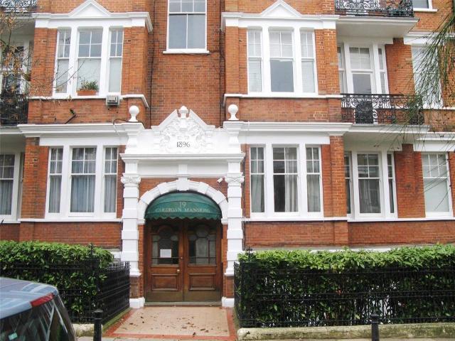 3 bedroom flat for sale