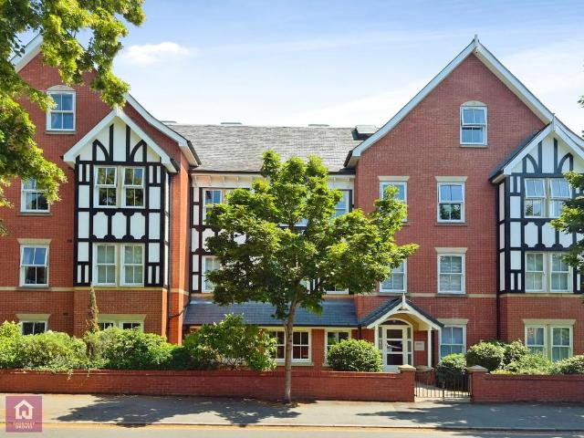 3 bedroom flat for sale