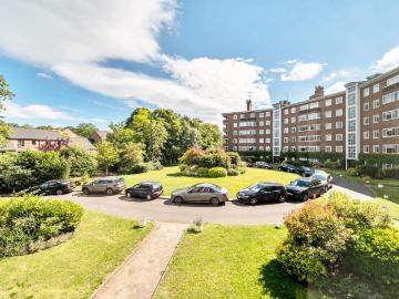 3 bedroom flat for sale