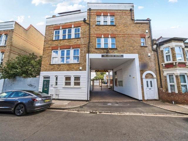 3 bedroom flat for sale