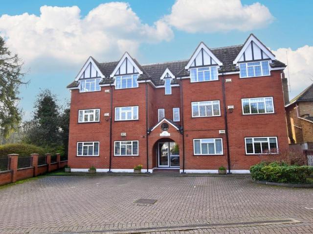 3 bedroom flat for sale