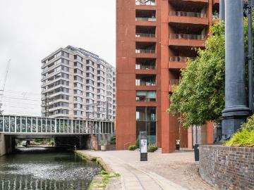 3 bedroom flat for sale