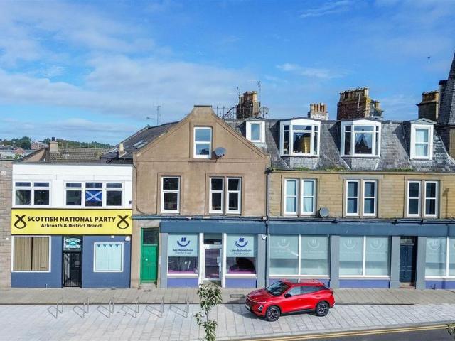 3 bedroom flat for sale