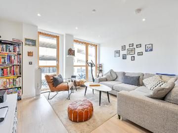 3 bedroom flat for sale