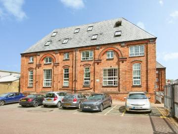 3 bedroom flat for sale