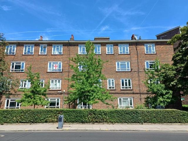 3 bedroom flat for sale
