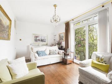 3 bedroom flat for sale