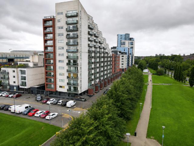 3 bedroom flat for sale