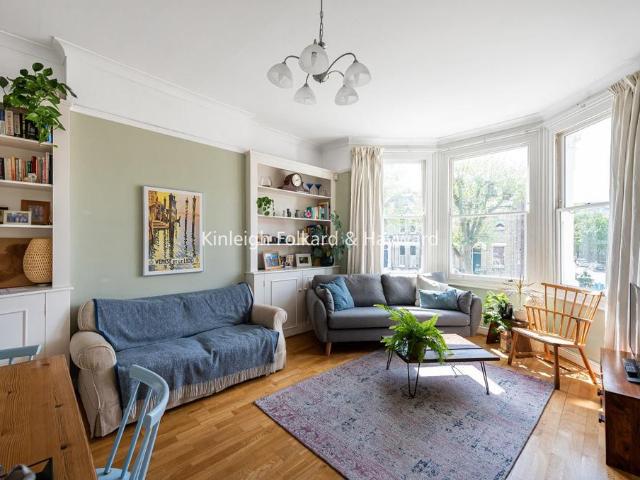 3 bedroom flat for sale